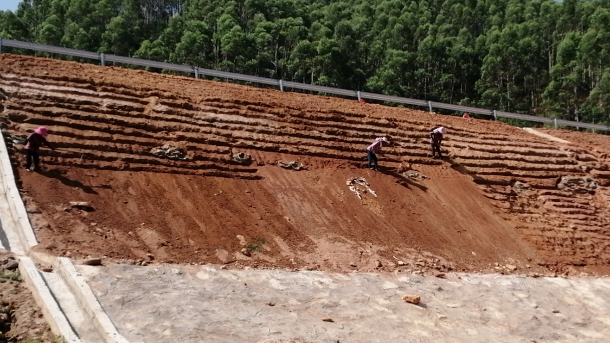 開(kāi)挖平行溝